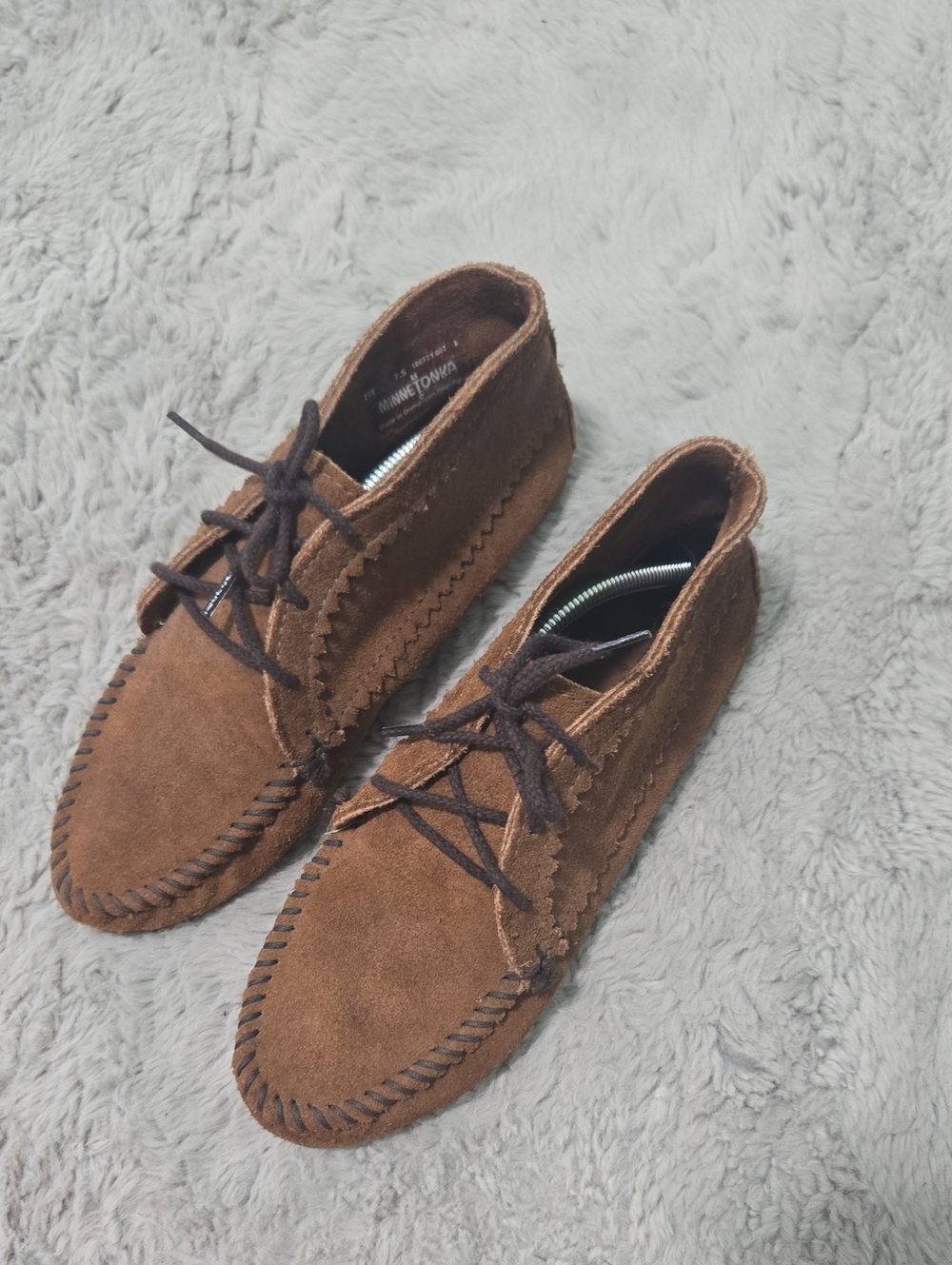 Minnetonka brown real suede leather lace-up moccasin ankle booties size 7.5